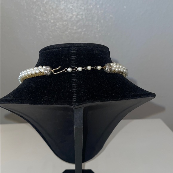 Elegant Pearl Necklace - Picture 3 of 3